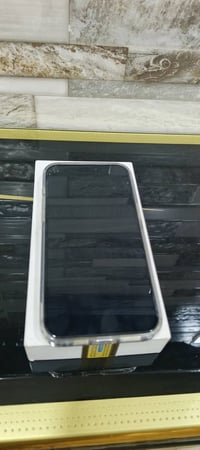 آيفون ١٥ برو ماكس • تيتانيوم • بحالة الوكالة