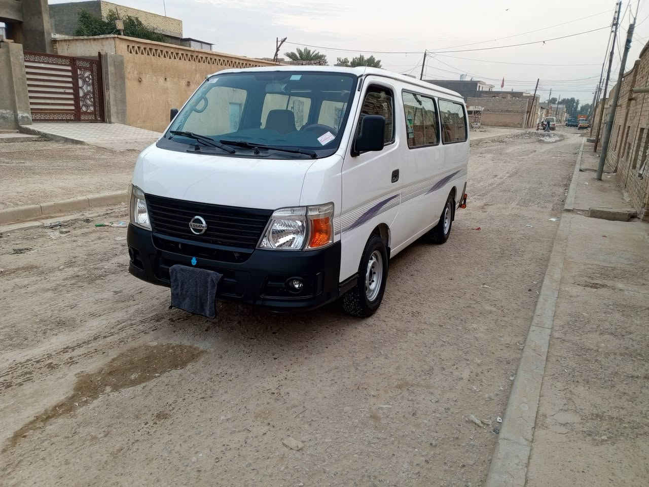 سلام عليكم نيسان للبيع موديل 2010 رقم بغداد انكليزي مكينة كير اكسن خير من الله سيارة جاهزة من كلشي 
مكاني ابو غريب  ***********
