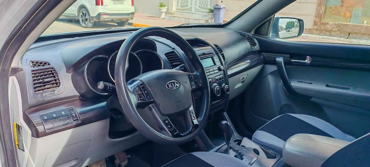 سورنتو 2012  وارد مريكي رقم كربلاء سنويه جديده 2030.
 (7 راكب) تحكم الستيرن جهتين اشاير بالمري كامره خلفيه وشاشه بالمرايه
بابين مبادلات بدون صبغ يعني مكفوله من الصبغ مكينة أربعه سلندر  السعر 135************ كربلاء, العراق
