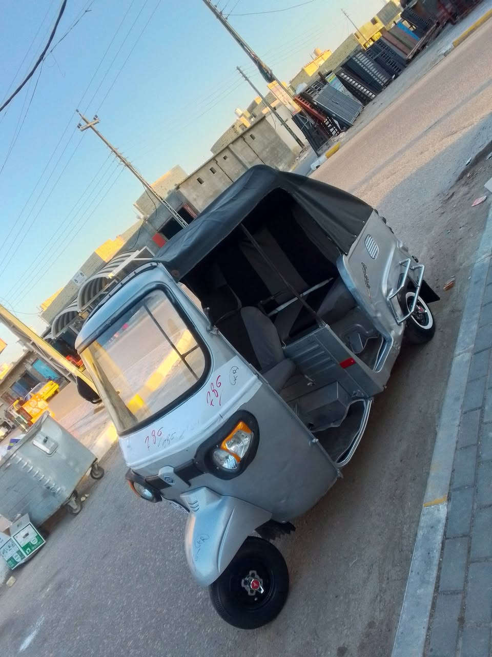 السلام عليكم 
تكتك موديل 18 مكينه ستوته متيأر نصيفه
تكتك مرتبه وحلوه تايرات جدد تكتك مال عيشه

*********** مكاني الميمونه
