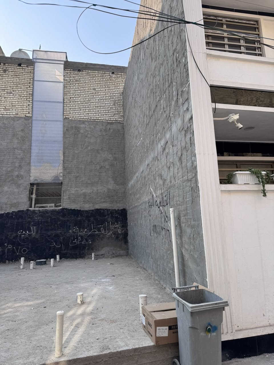 قطعة ارض للبيع في الخطيب الزراعي شارع خولة
المساحة 75 
فرع حلاقة عمار  
القطعة بيها رفت 
للاستفسار ***********
