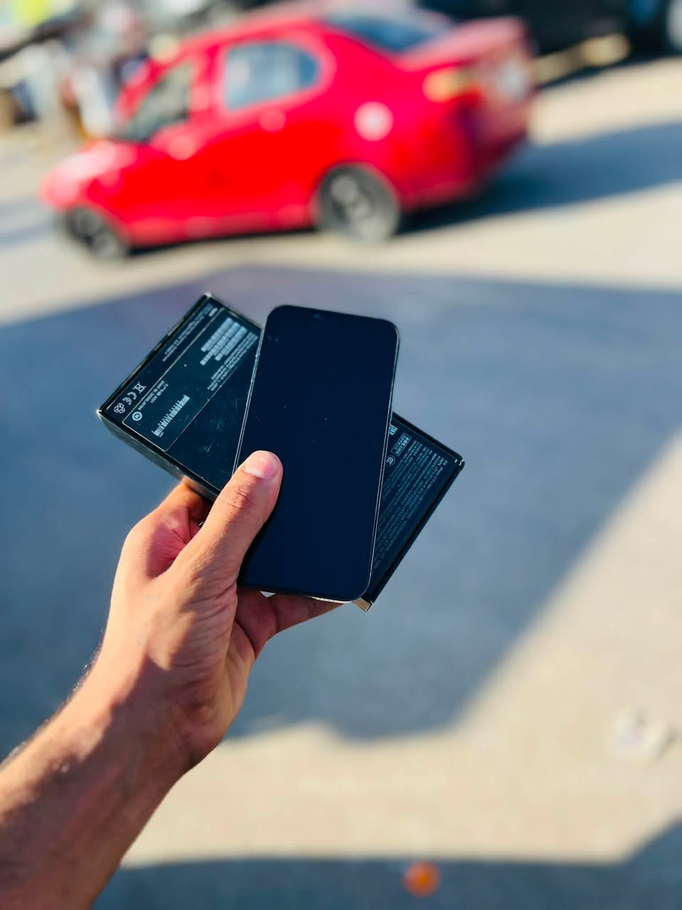 13 برو ماكس شرق اوسط  ماستر  بطاريه85 ذاكره 256 جهاز مكفول  بس ضهره مكسور. فقط كله شغال  سعره690 الف ***********
