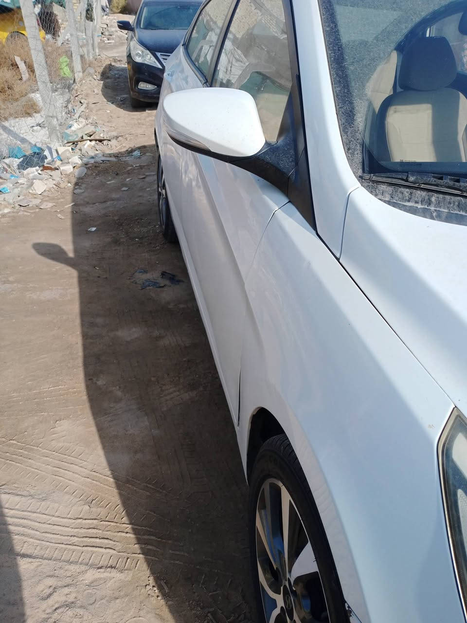 السلام عليكم اكسنت موديل 16خليجي فول عدا الفتحه والبصمه رقم بابل دولي بسمي تخم تاير  جديد حداديه نضيفه بيه تلث قطع صبغ جهت الصدر بيه باب الوره الصدر امبدله حلوه السياره اصفاحه حلوه لاطخات ولا شخوط بجم كبس الجنطه كبس حلوه السياره جانت عند ابنيه أو ماتعرف السوق أو طاخته مكينه 1400 كير خير من الله شاشه كامره تحكم جهتين اشاير بالمري مكان السياره حله حي الجزائر خلف السايلو السعر 92او بيه مجال ***********
