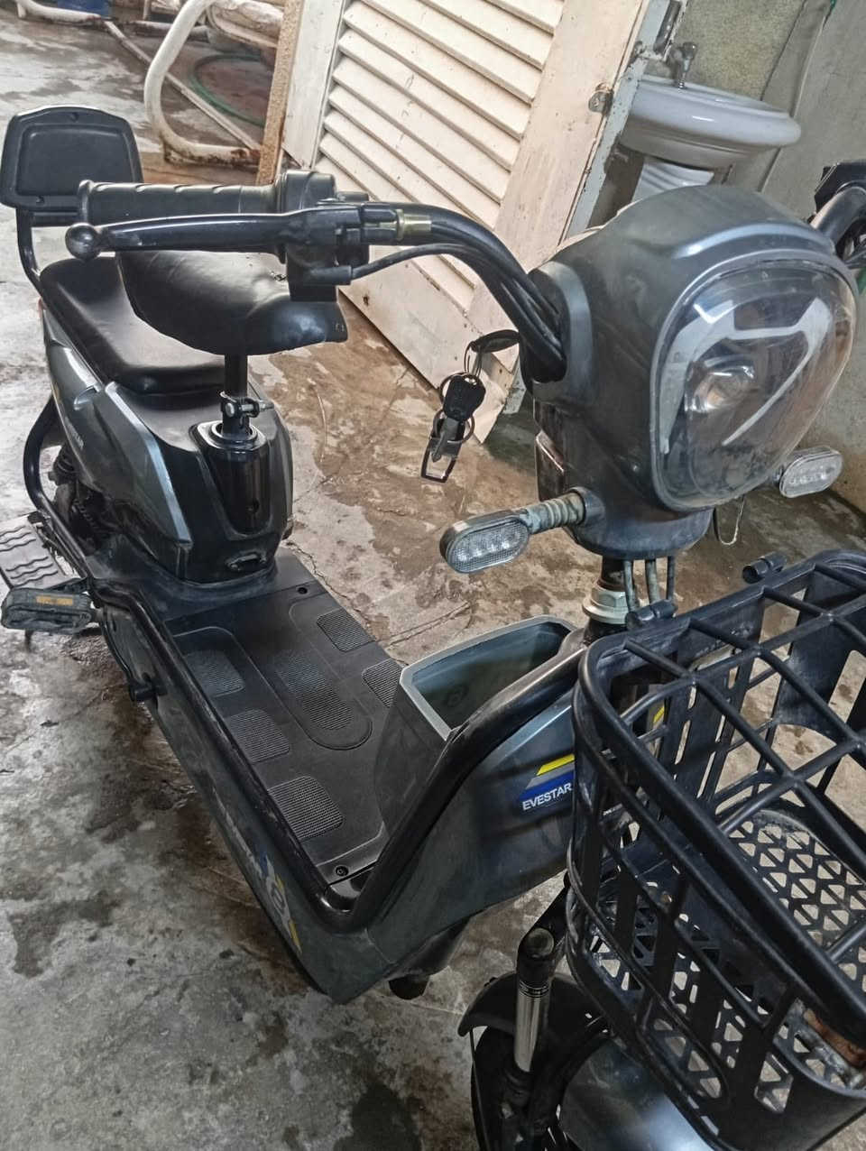 السلام عليكم دراجة شحن حجم 14 للبيع السعر 100 وبيهة مجال مكاني بغداد حي العامل بطاريات نقصها الرقم***********
