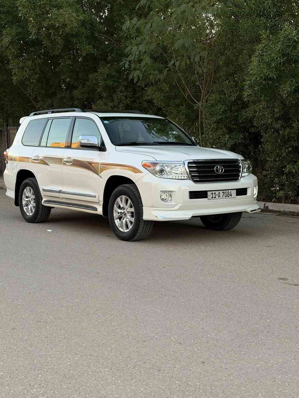 السلام عليكم لاندكروز 2008
محدثه 2015 تحديث وشغل درجه اولى 
بچم كلة زنون الاصلي 
السياره جدا جديده 
كفاله عامه من الصبغ فقط بارد مكانين والسونار 
موضح بمنشور 
صدر امامي خلفي جديد 
كير مكينه كلش جدد 
تخم تاير +ويل جديد 
السياره بيها تراي مال ٢٠٢٤ 
مواصفات اللاندكروز معروفه ٦سلندر
رقم بغداد كلش حلو رباعي 
السعر 275 ورق وبيه مجال بسيط 
مكانها بغداد الدوره  بيع فقط
***********
