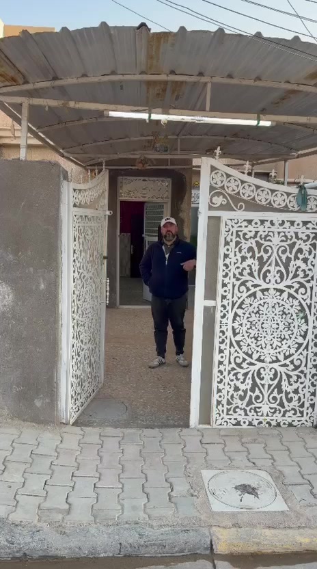 بيت للايجار خدمات مسقط مقابل مصور دار الاعراس منطقة ال10الاف للتواصل ***********
