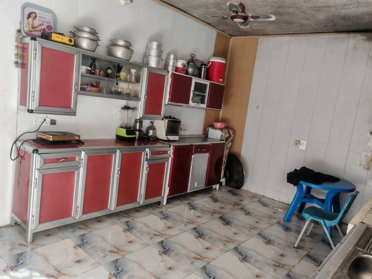 للبيع بيت زراعي بالديوانيه منطقة ال حمد قرب مزار سيد هاشم ابو عرابيد خلف عمارات يحتوي على غرفتين وصالة ومطبخ وبراني وصحيات المساحة 300متر السعر 40وبي مجال الاتصال ***********
