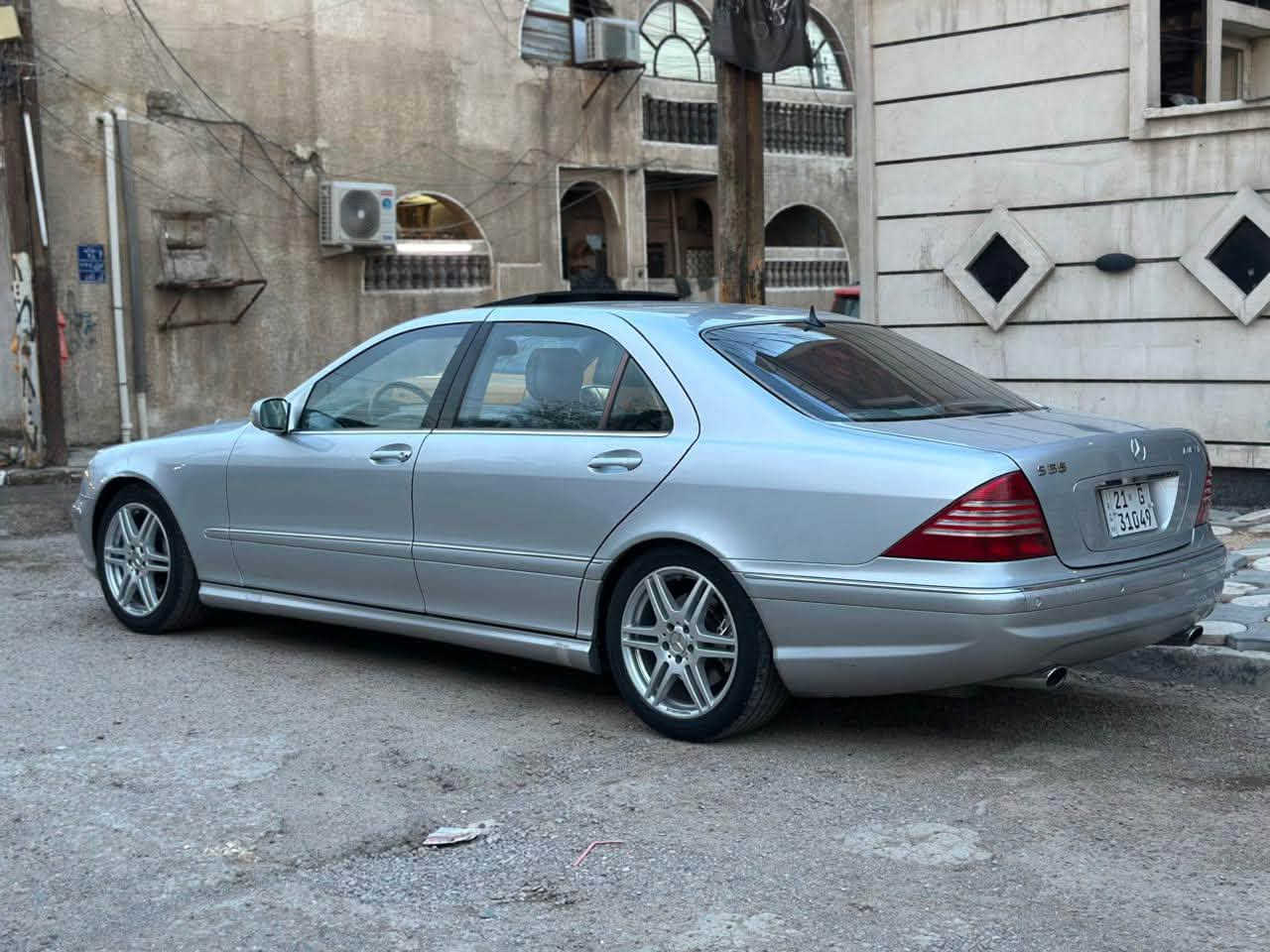 السلام عليكم للبيع 
مارسيدس S55 AMG اصل العداد 320km/h موديل 2000 من النوادر كفالة عامة عدا باب خلف الصدر صبغ اثر شخط فول الفول ميحتاج اذكر شنو بالك مواصفات بيها الصور تحجي مقاعد خلفية منفصل Vip ماشية 216 الف كم مملعوب بيها وضع شركة سبير منازل السعر150 ورقة رقم سليمانية شرط التحويل للاستفسار ***********
