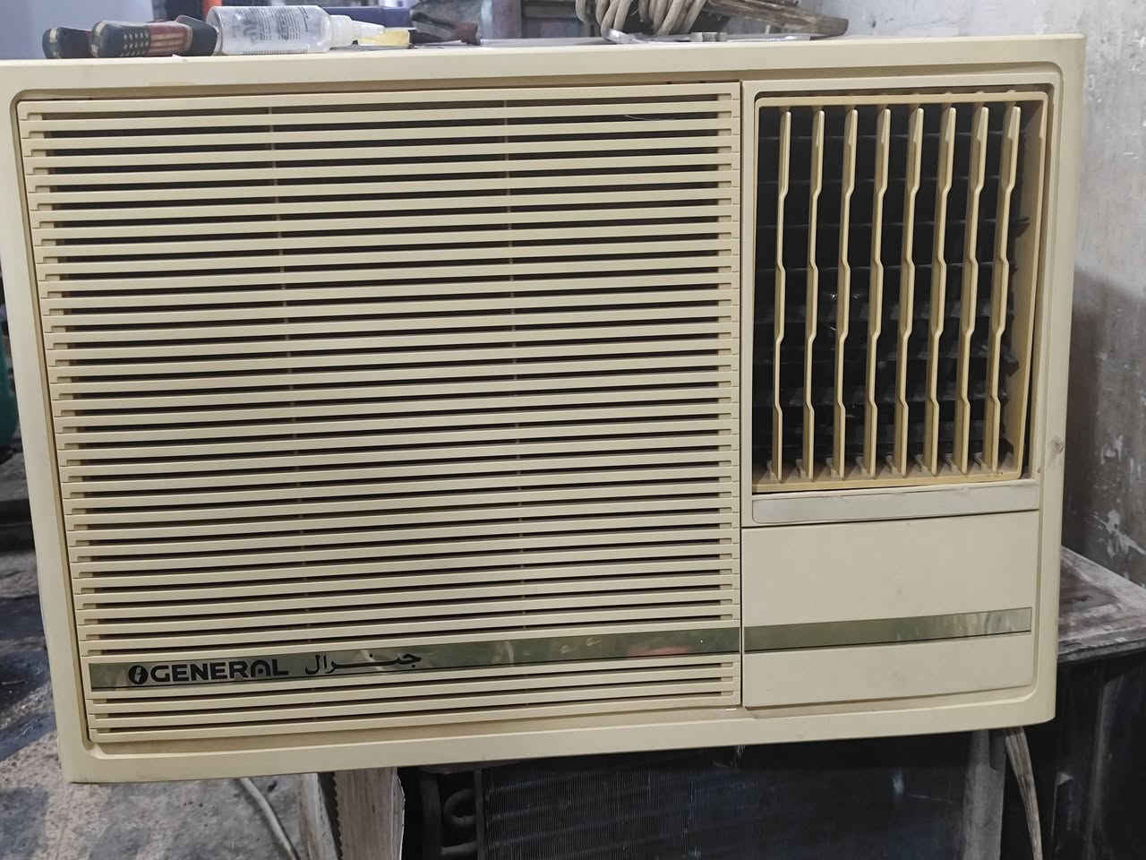 السلام عليكم مكيف جنرال للبيع مكيف نضيف ما طاب تصليح السعر 350و بي مجال بسيط  المكان شعب شارع الصحه ***********
