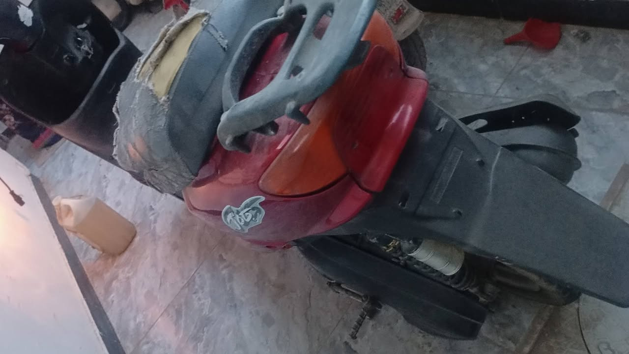 السلام عليكم ورحمه دراجة نارية عصفورية للبيع 250 مال جناي ما بيها مجال بس حك جية ما مفتوحة نضافة 80% العطل گلتش خلفي يعني ما بيها سحب العنوان بغداد الكاظمية رقم الواتساب ***********
