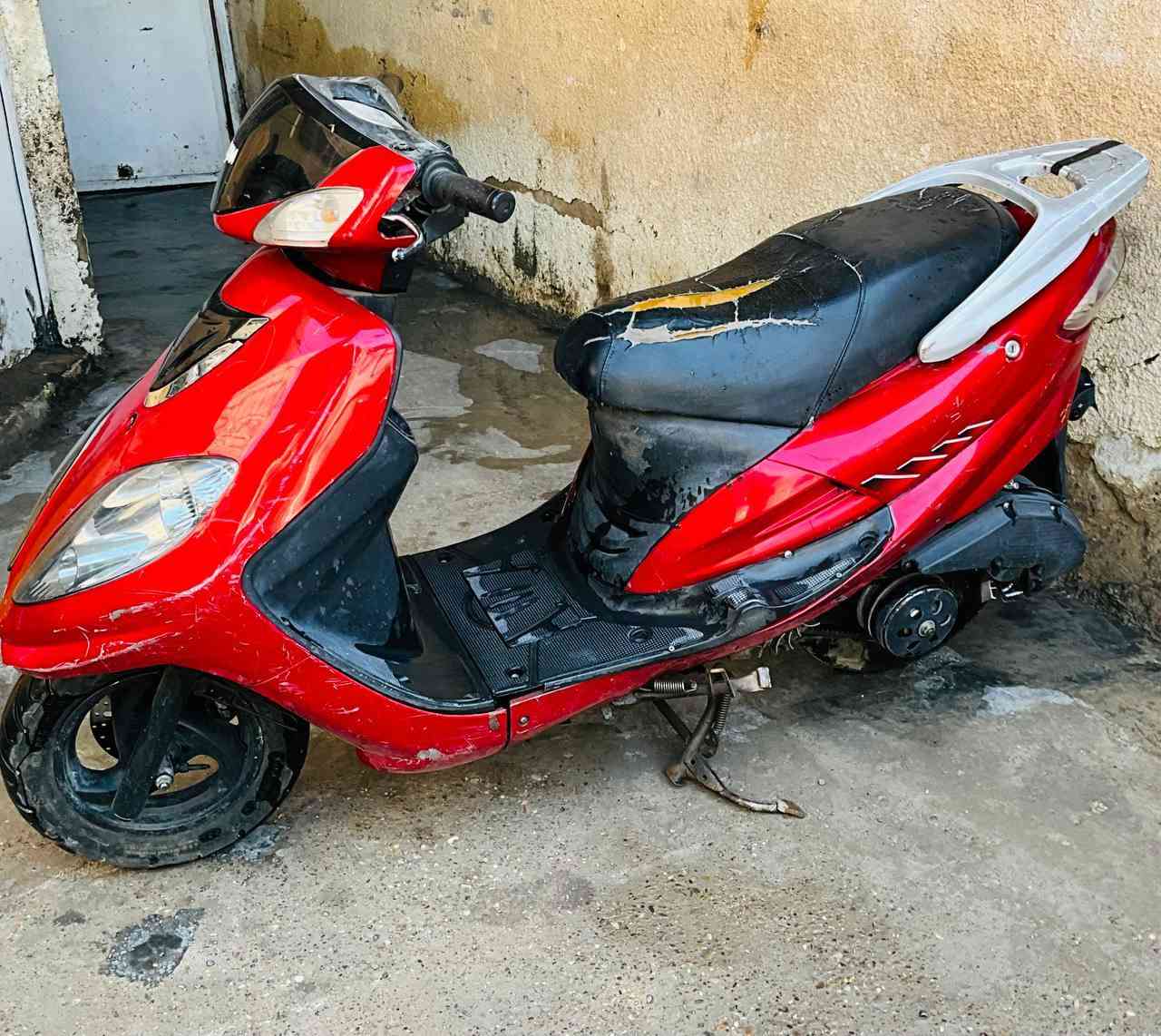 السلام عليكم دراجه سيام مكينته نضيفه ابيع كوم حديد عطله سن البلك مسحوم. بس ابيع كوم حديد تجي تاخذه وتروح لادكلي شبيه السعر 200 وبيه مجال 
الحسينه ***********
