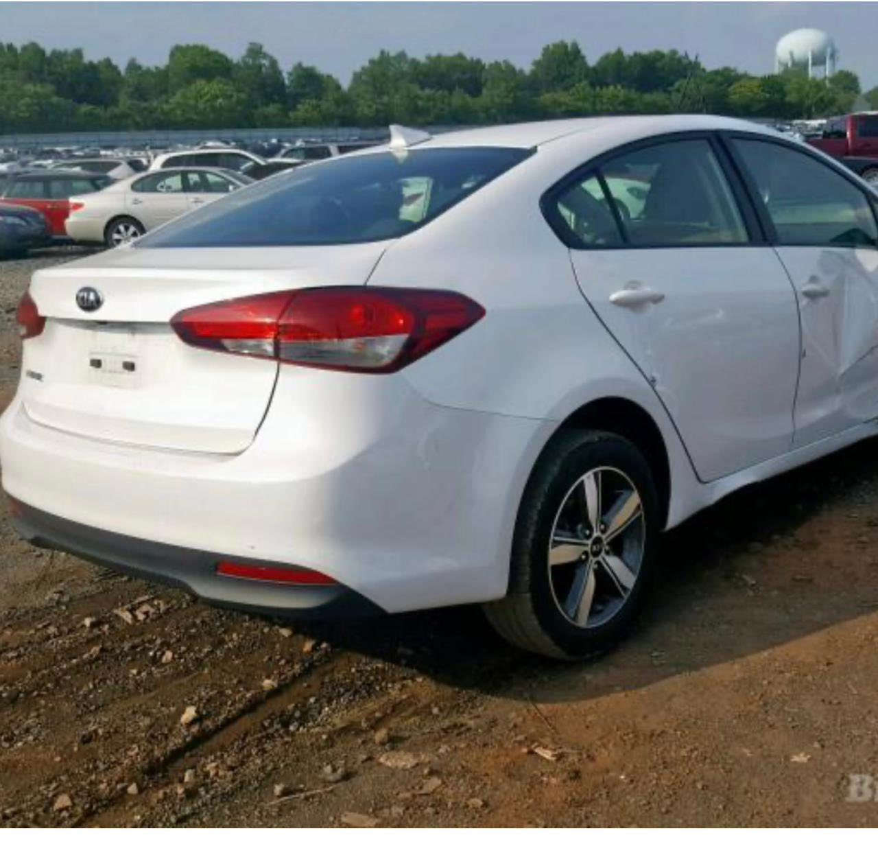 فورتي 2018  وارد أمريكي  حادث مبدل باب صدر جاملغ مصلح يعني قطعه وحده مبدله  ماشيه ١٦١ مكينه فتحت بيهه كازكيت ابيعهه عل هاي الحطه وسنويه ليوم سقطت 112 بيع بدون مكينه ***********
