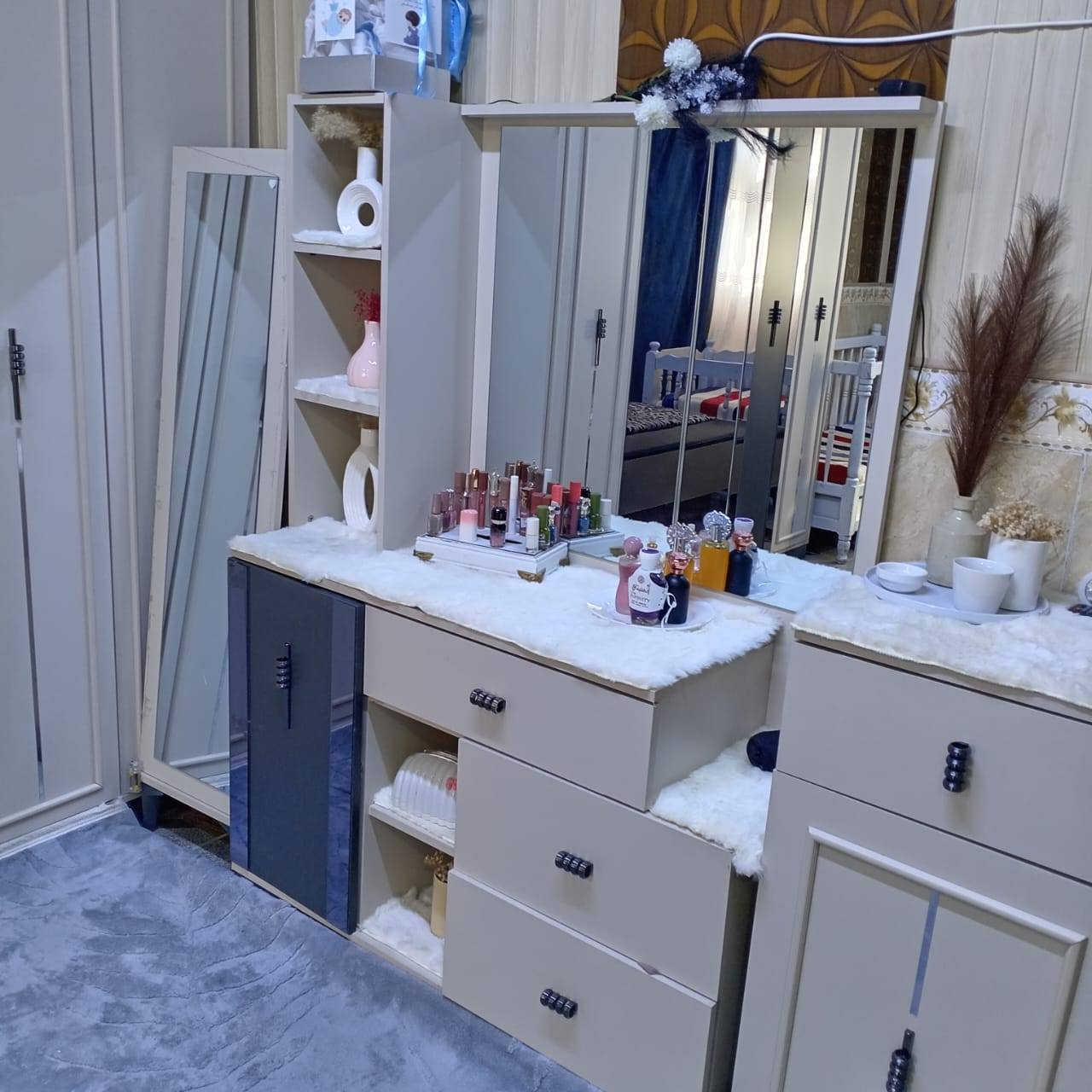 للبيع غرف نوم تصل على هاذه الرقم ***********  (  محلات ليوثي ال سطام )
