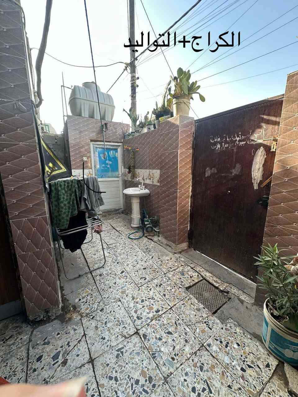 بيت للبيع مساحه 110م مربع توجد كل الخدمات بناء نظيف بل 100 بحي الزهراء موقع حلو والتبليط على قيد التنفيذ السعر 60 وبي مجال لاتصال ***********
