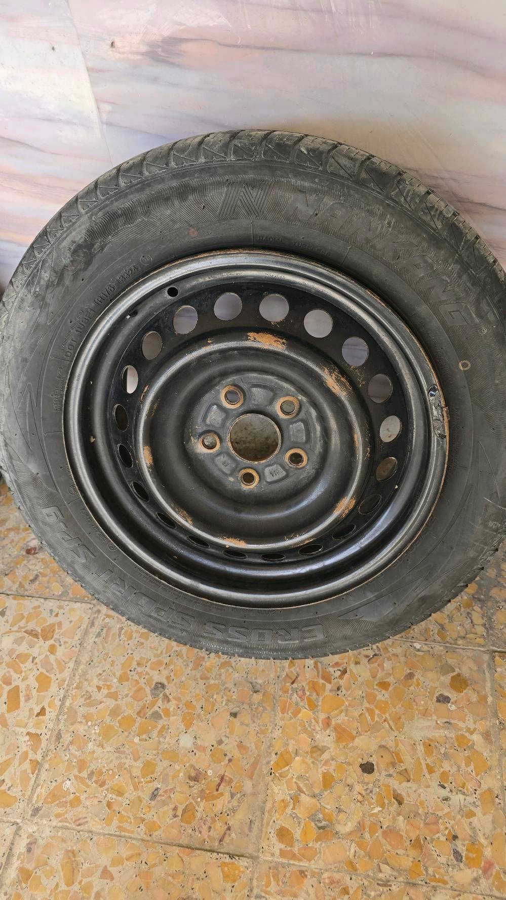 
ويل حديد كامري ٥ ستدات مع الاطارات جديدة 
بدون ممات سعرهن 200  مكاني معقل الابلة حجم الاطار  216/60R16 
*********** 



