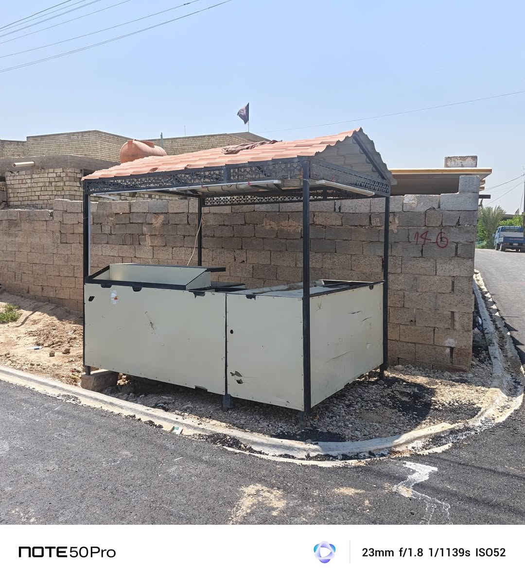 السلام عليكم عدي هاذ الكشك مال عصير كامل جاهس 
للبيع  تكدر تبيع عصير بل صيف وبل شته يرهم مال لبلبي 
عنواني بغداد للاستفسار, ***********
