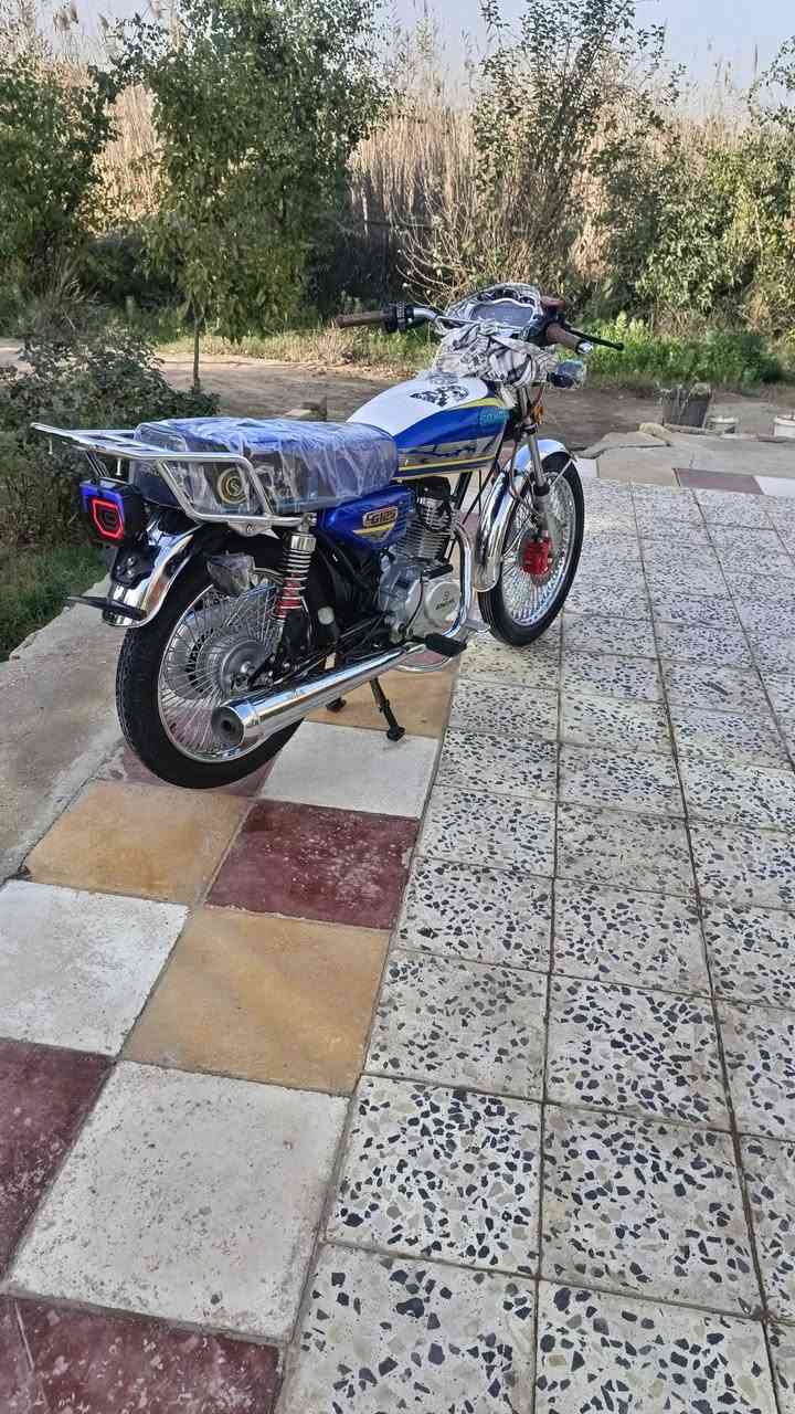 السلام عليكم للبيع دراجه تايكر موديل 27 والماكينه 25 اوراق استنساخ دراجه كفاله عامه ما بيها نقص برغي واحد على وضع الشركه دراجه ماشيه 600 كيلو سعرها 725 وبيها مجال المكان صدر الدغاره ***********
