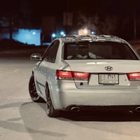 سوناته 2006امريكي سياره جارده قليل لل تواصل فقط07826043243