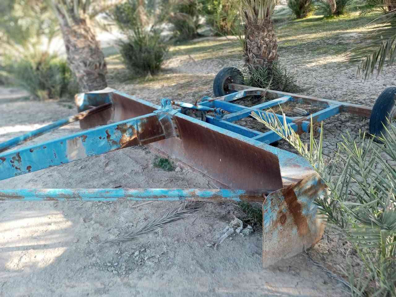 معدلان للبيع 4متر خفيف بلشغل اي مكينه دبل تجره ***********
