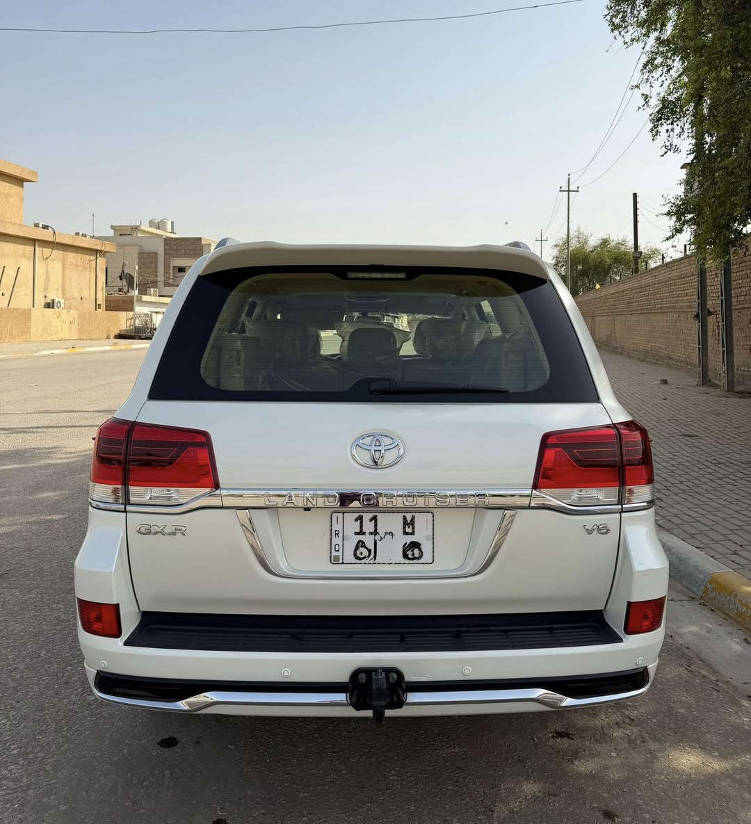 لاندكروز GX.R 2017 للبيع
بريم اصل DVD و طفاية
رقم بغداد مشروع وطني بأسمي 
ماشية 108km الف حقيقي
وباقي مواصفات اللاندكروز المعروفة  
مكفولة ماعدا صبغ ١٥ سنتيم بالدور مال باب
محرك و گير شرط الفحص
السيارة كلش نظيفة و جديدة 
 العنوان كربلاء المقدسة
للأستفسار / ***********
