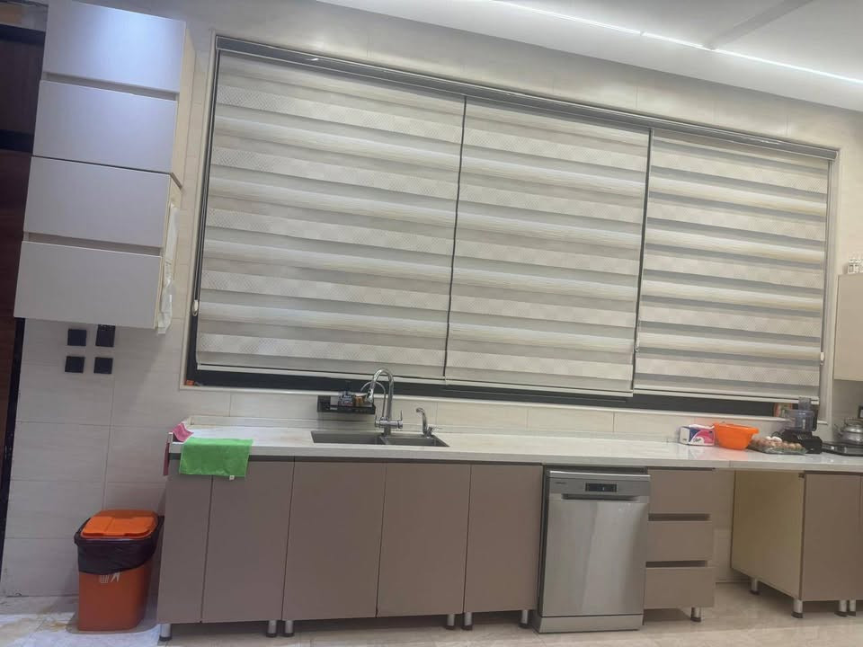 مطبخ حديث للبيع بحالة ممتازة
الخارجي HDF 
والداخلي MDF 
متين وعملي وعالي الجودة وضد الماء 
نظيف جدا واستعمال خفيف

ملاحظة : البيع للمطبخ فقط بدون الطباخ والأجهزة الكهربائية

السعر: ١٥٠٠ مليون ونص 
للاستفسار: *********** 
المكان بغداد الكاظمية الطي
