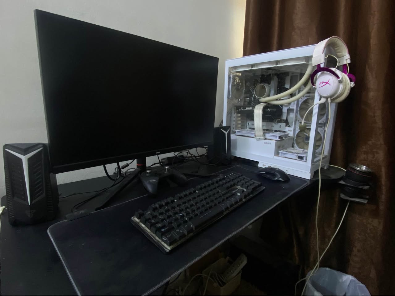 بيع مستعجل كامل ملحقات كيس شاشه ميز  سماعه رأس سماعات ار جي بي جوستك اليت حته كرسي هديه سلام عليكم نظافه ١٠٠٪؜  
مواصفات
✅الكيس لون ابيض من شركه sama
✅مذبورد prime H610m-k d4      ASUS
✅معالج..intel core i5 12400F (2.50GHz)
✅ رامات16 غيغابايت TForce (RGB)
✅كارت شاشه RX 6600 Amd Radeon
✅ هارد ٢تيارا ssd
✅مبرد مائي (RGB) 3 مراوح من شركه Sama
✅بورس بلاي 700 W من شركه Hydro pro
✅ الكيس بي ١٠ مراوح كلهن (RGB)
✅ماوس +كيبورد من شركه mee tion (RGB)
✅سماعات (RGB)
✅ سماعه رأس Hyper X 
✅جوستك elite series
2
✅يو بي اس من شركه تايكر دبل بطاريه 
✅ ميز كيمنك اسود عرض متره وشويه وطول ٨٠ (RGB)
✅شاشه حجم 27 من شركه vortex 240 Hz (RGB)
✅باد ماوس (RGB)
✅كرسي كيمنك 
   
ملاحظه كل القطع وياهن كاترتوناتهن حته الكيس ويا كارتون
سعر  1250000 
مليون ومتين وخمسين الف

سيت اب مكلفني اكثر من هيج وكلش نظيف 
مكاني بغداد حي اور 
*********** بغداد, العراق
