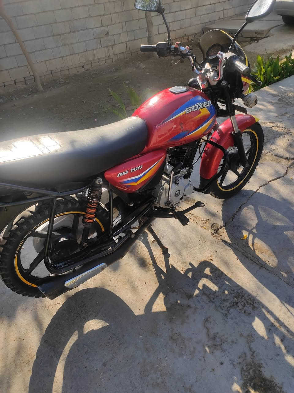 بوكسر مديل 19 البيع  
المكان خان بني سعد 
السعر 700 وبيها مجال 
للرقم ***********
