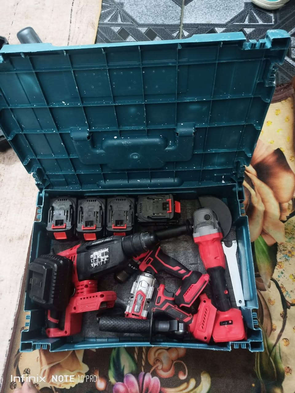 سلام عليكم
عده شحن للبيع  السعر 110
4بطاريات وياهه وشاحن 2
استعمال واحد فقط 
دريل همر
كوسره 
دريل لقم 
دريل درنفيس
مكاني الحسينية
مراسله صفحه الاتصال
***********
