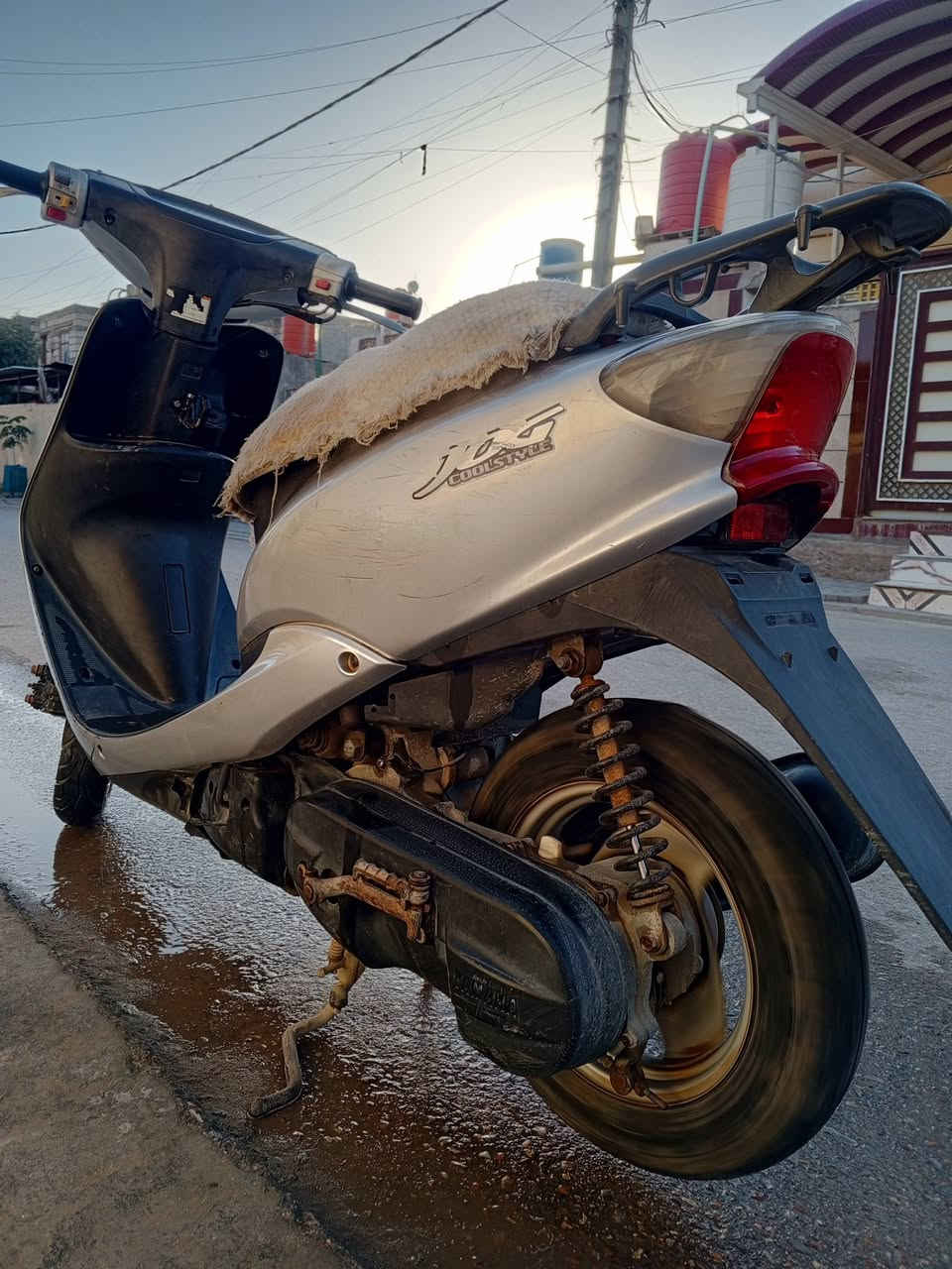 دراجه عصفوري البيع
دراجه خير من الله هندر واحد 
ناقصها باتري حته تشتغل سلف 
مناقصهاا اي شي كامله مكمله 
سرعه 60 
نضيفه مناقصها شي 
سعر 250 وبيها مجال الشـراي 
تواصل فقط وتساب 
***********
