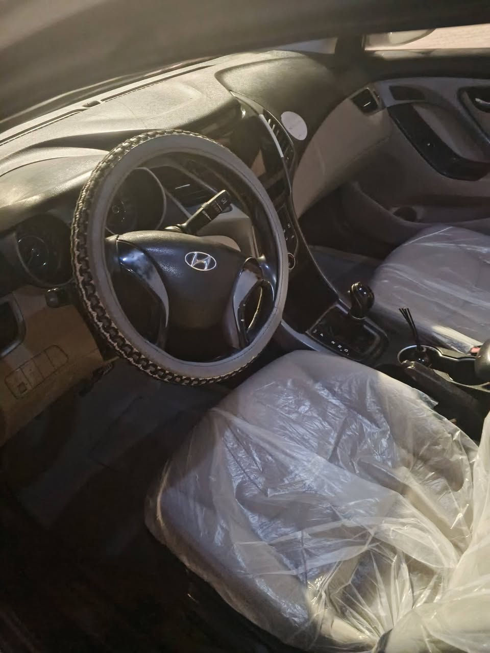 النترا 2016 اللون رصاصي غير محدد وارد خليجي بيها صندوق مبدل وبعض أماكن بيها صبغ بدون معجون السعر 110 وبيها مجال مستعجل على بيعتها رقم الهاتف ***********
