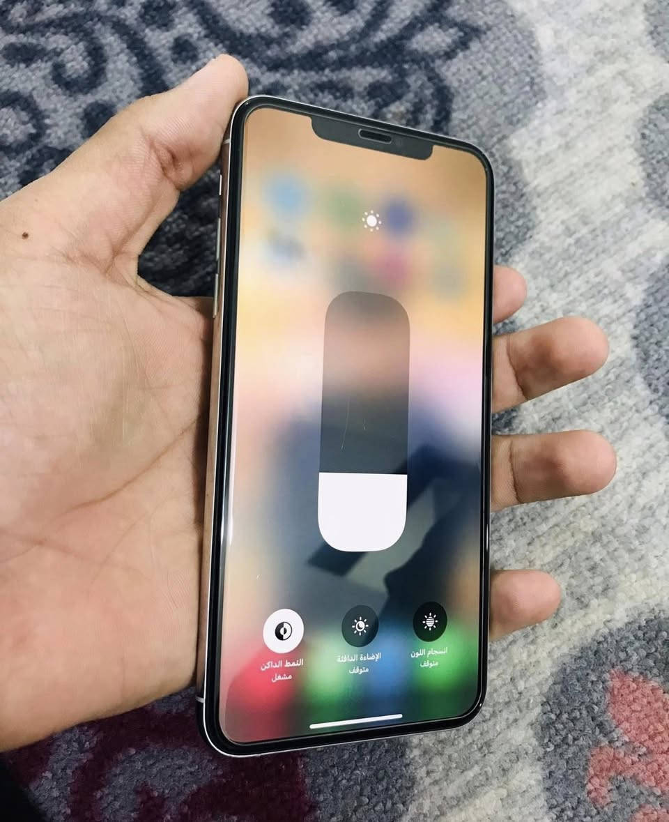 ايفون 11 برو ماكس كفاله عامه للبيع :- 
لون ابيض مميز 
بطاريه 80 
ذاكره 256 
نموذج M 
كامل ملحقاته كارتونته وكيبله الاصلي وويا كفرات 3 
وتر بروف 
شاصيه كفاله حت من الزلغ 
الجهاز حيل حيل نضيف وعله وضع الشركه برغي ممفتوح بي عله ايد وحده ممفتوح ابدددد السعر 300 
العنوان بغداد 
***********
