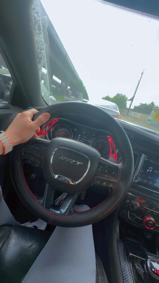 عندي جارجر RT
2017 فول مواصفات✅
 رادار امامي جانبي✅
تدفئه وتبريد كشنات✅
مري قلاب ✅
اكسل قفل 3.09 🔒✅
برمجه مراوح 97✅
سستم صوت الباين✅
عليها منظومه غاز حكومي يعني ماكو صرف ✅
رقم اربيل (بأسمي تحويل مباشر)✅
مبدل بنيد ودعاميه اماميه ودعاميه خلفيه srt ✅
كروز سرعه وتحكمات وشاشه كبير وكشنات جلد وشفتات ستيرن
هاي المواصفات باكثر السيارات
ما بي اي نقص من صدر وكماليات 
مبدل دهن الكير قبل ٦ اشهر ودهن محرك ادير امزويل واخر تبديله قبل اسبوع
مكاني الحالي بغداد
اريد مرواس (برام شماليه فقط) 5.7 وانطي فرق
واذا تريدوها شراء نتفق 
وهذا رقمي واتس اب فقط
*********** 📞
