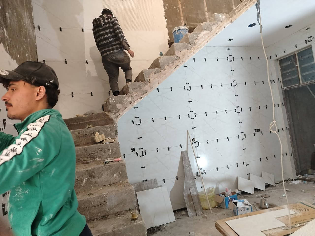 ابو احمد المصري خلفه مال سراميك ***********
