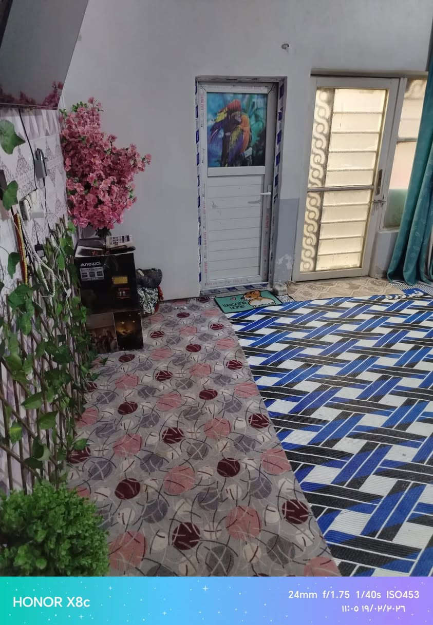 بيت للبيع 100 متره طابو زراعي ماي كهرباء وتبليط كله متوفر عنوانه نجف شارع كربلاء عامود 187 جهه يا حسين  رقم***********
