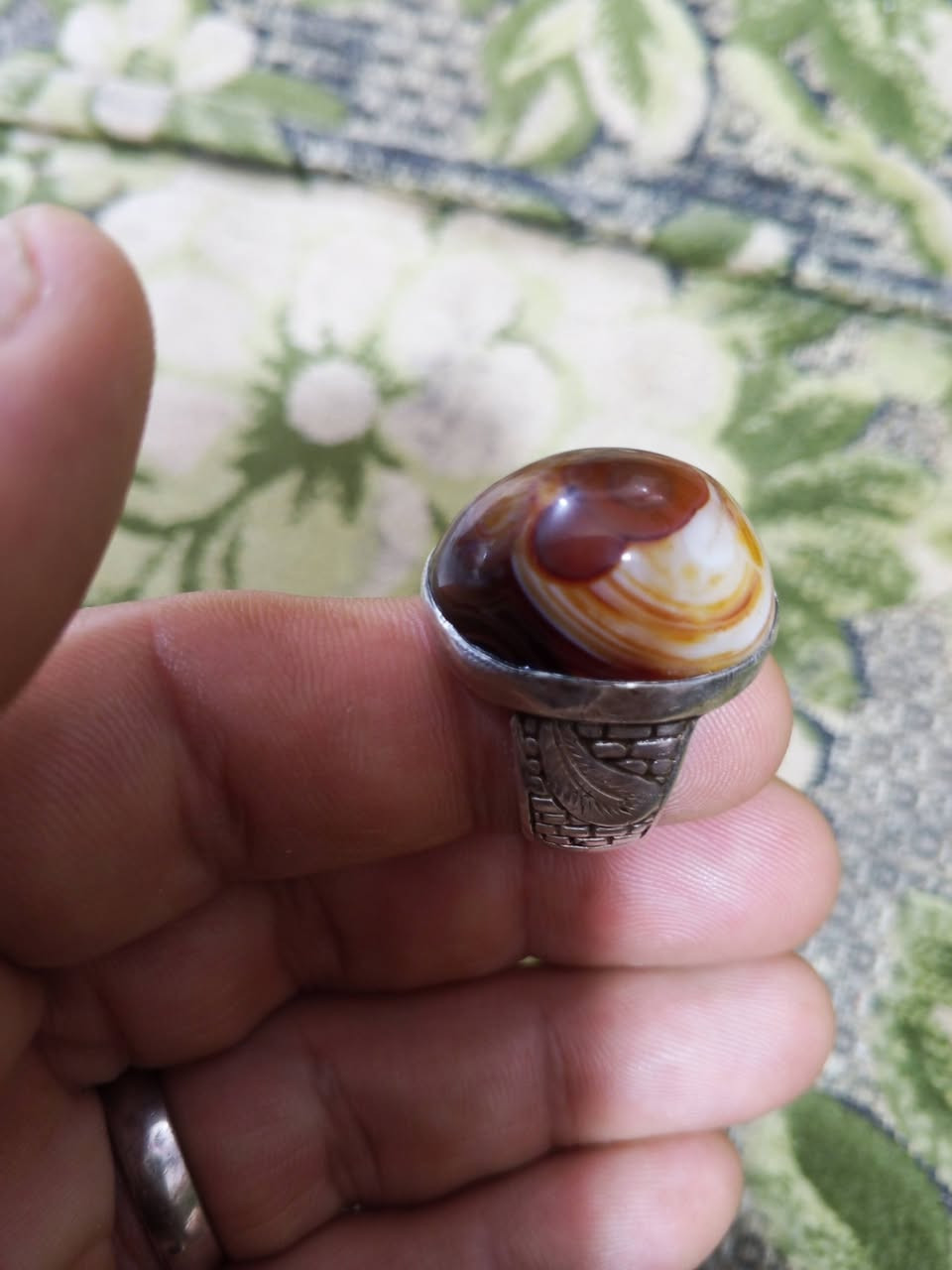 خاتم سليماني احمر تحفه طاقه جدآ قويه
صياغه.فضه عراقيه ثقيله

هاتف ***********
