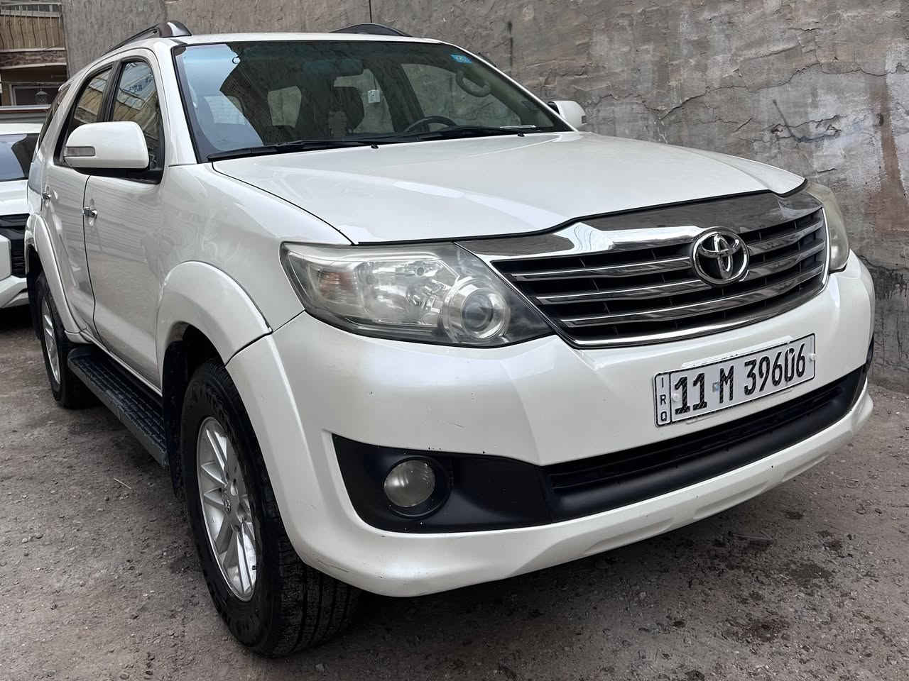 السلام عليكم.
فورجنر للبيع موديل2014محرك6سلندر4000ccخليجي ساز مكفوله من الصبغ والضربه ماعدا ربع الدعامية الامامية صبغ. 
رقم بغداد الانكليزي الجديد سنويه لل2030 بأسمي هزه جديده. 
ماشيه 155 الف كيلو  مغفله جلد كشنات وارضيه. الكشنات بجيس الشركة بعدهن 
المواصفات …… 
فورويل-لوكير-مري شفط كهرباء-تحكم ستيرن - كروز ومثبت سرعه -تبريد لمس - مسجل اصلي ابو الريمونت-حساسات خلفي-3قطع تبريد
بصمه عمل اصليه وتشغيل عن بعد -بلكات اصليه جديد-عبوه فيت بم جديد -صدر مبدل جديد-تخم تاير جديد.  
السعر  230$وبيه مجال حك الجيه. ***********. العنوان بغداد-الكريعات.
