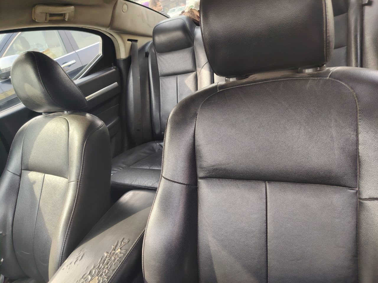 سلام عليكم جارجر 10 للبيع وارد خليجي فول السيارة عده الفتحه حلوه و كشنات جلد غرفه كلش نظيفه السياره بيه قطعتين بنيد و جوملغ ايمن بس صبغ بدون تبديل السيارة جاهزه سعر 125 وبيه مجال مكاني نجف كوفه ***********  -  ***********
