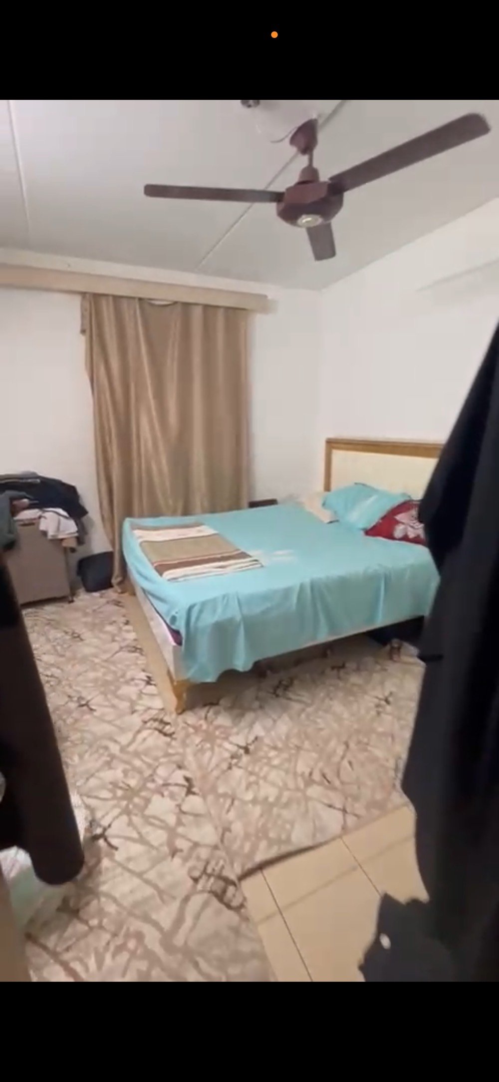 للبيع شقة في مجمع بسماية 
مساحة100م نمط غربي تحتوي على 3 غرف +صالة + مطبخ +مخزن +حمام شرقي وغربي + بلكونة شقة تباع بنضام الكاش تحويل بسمك مباشر الشقة طابق 6 