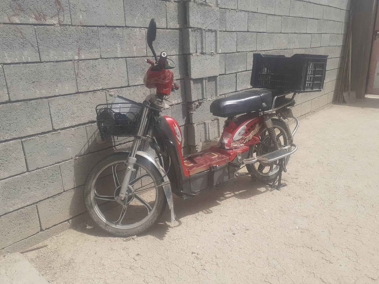 هاذة بطارياتة منفوخة بس يقرة 10   بي 3 بطاريات ع10 يقرة بس منفوخة وبي بطارية تقرة 6 وبي وحدة هابطة      اريد ابيعة عاطل ب 175  وبي مجال       ***********
