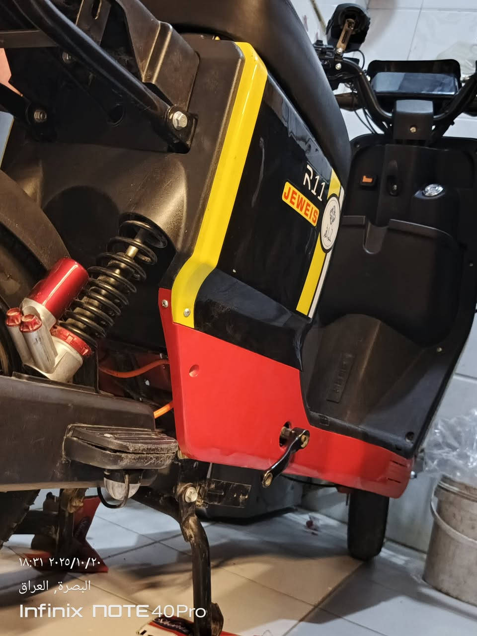 دراجه ار 11 اخت الجديده ملف2000 خمس بطاريات 32 امبير يجي اوياها شاحنه او الكفات والامرايات  او كلشي سعر 500 او بيه مجال للاستفسار اكثر رقم واتساب 7827953554
