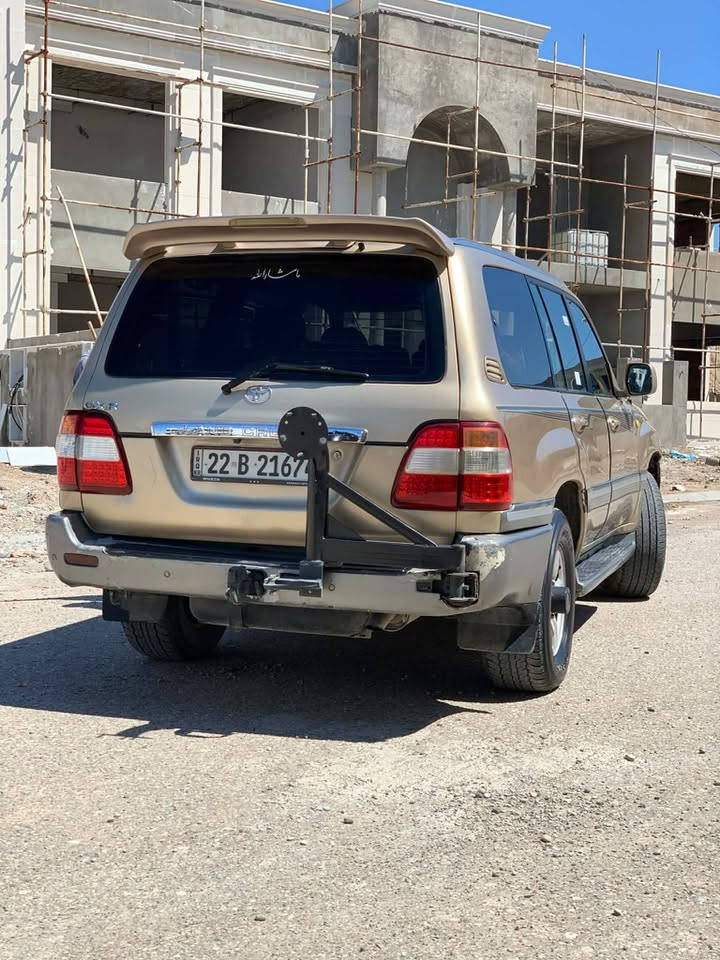 السلام عليكم 
اخوان لاندكروز GXR    ٢٠٠٦ اصل 
سيارة فول اوتوماتيك 
محرك كير مكفول 
تدفئة تبريد ثلج 
السياره بيه ضربه بل ضهر 
اربع جاملغات معجون والصندوك بي هم
السياره صبغ عام تكم قماره بونيد بجم شرط
سعرها ١١٥ وبيها مجال للأستفسار ***********
