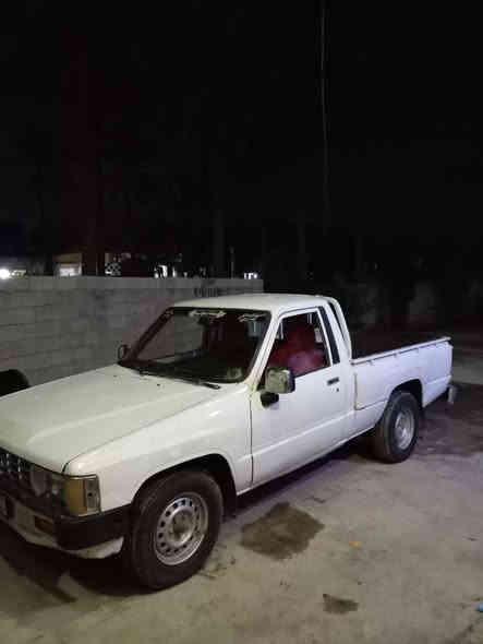 سلام عليكم 
تيوتا85 

سيارة حلوة ماناقصها شي 

كير محرك خير من الله 

تخم تاير ماناقصها شي 

مكان سيارة ديالى لمنصوريه دلعباس سراجق 

لسعر ٣٥ وبيها مجال لطيبين

***********
