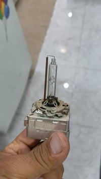 كلوبات زنون • زينون • اضاءة سيارة • قطع غيار سيارات • تفصيخ سيارات • ا...