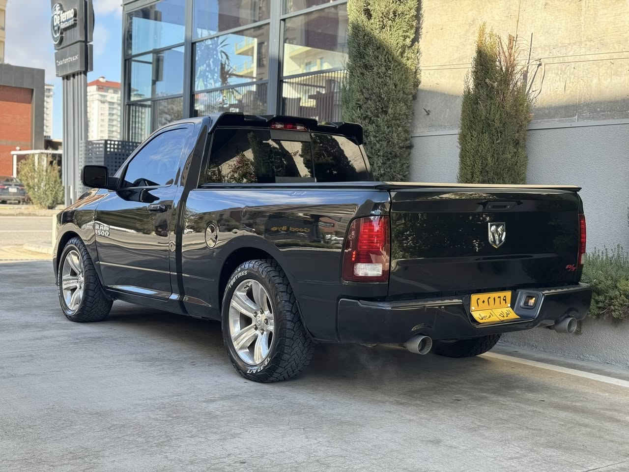 سلام عليكم
دوج رام كلاسك R/T 2017 5.7 

مواصفات سياره فول 

كامره خلفي
وياله حجم ٢٠ بلادي كروم
سبايدر خلفي
غلاف بدي امريكي اصلي
بك لايت ليد
لايت امامي زنون ادابتڤ
اشاير مري
تشغيل عن بعد
بصمه 
كشنات تدفئه
ستيرن هيتر 
جلد + كنتارا srt كهربائي
كيجات الكتروني
بعد هواي مواصفات

سياره عليه تزويد امريكا 
دبلات و لويات ايباغ eibach
هدرز شورت 
بلكات ngk امريكي ريسنك
فيت بمب ريسنك
برمجه امريكا

عليه أدامه كامله دهن مي راديتر تايرات جدد باسمي سياره تحويل وكاله نفس اليوم رقم اربيل

ضرر سياره 1 قطعه جاملغ امامي جهة سايق بدون شواصي و دواخل بشرط
ماشيه ٦٧ الف ميل محرك كير بشرط 

موقع سياره سليمانيه

للاستفسار او طلب 
***********
***********
