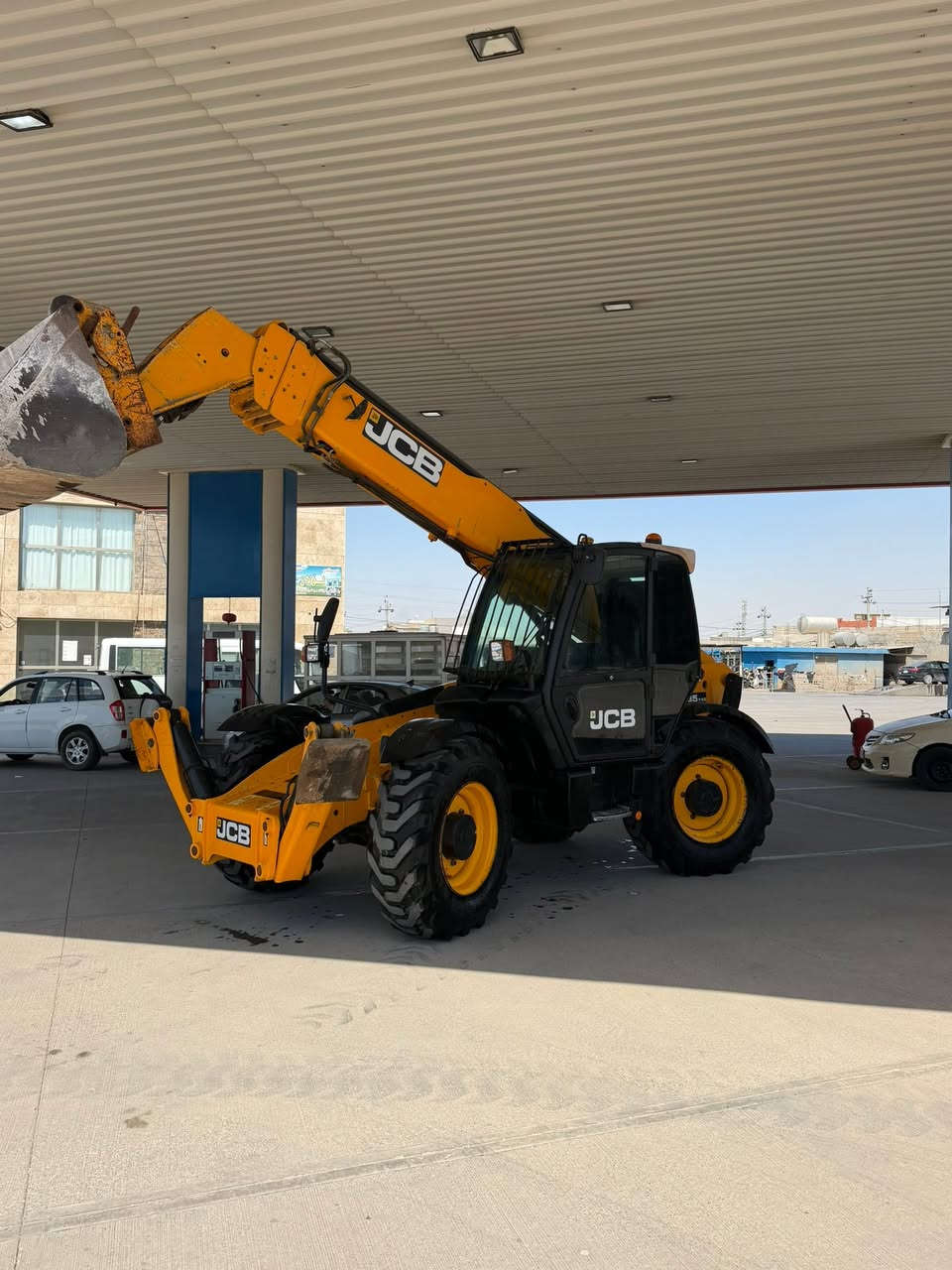 Jcb
 2010 تايرات ٢٥ جديد ره
ره قم سنويه اربيل 
***********  واتساپ
