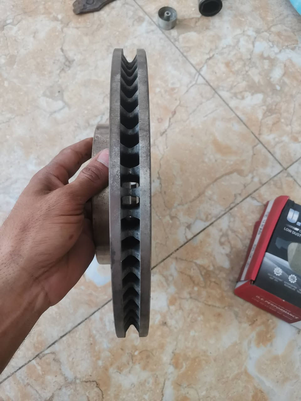 السلام عليكم
فلنجه جديده ما مستخدمه ودسكات وياها  مال جهه وحده
نوع السياره جيلي امكراند c8
سعرهن ٤٠
مكاني بغداد المدائن
***********
