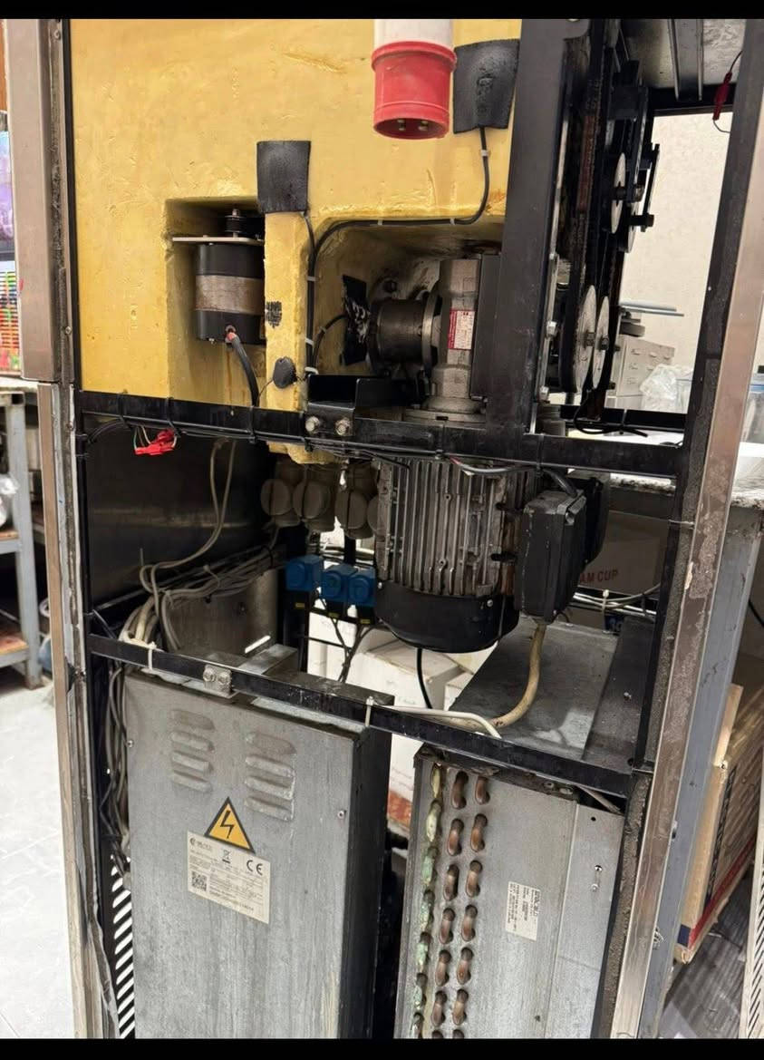 محل مرطبات جاهز للبيع
للاستفسار مراسلة الصفحة او واتساب ***********
