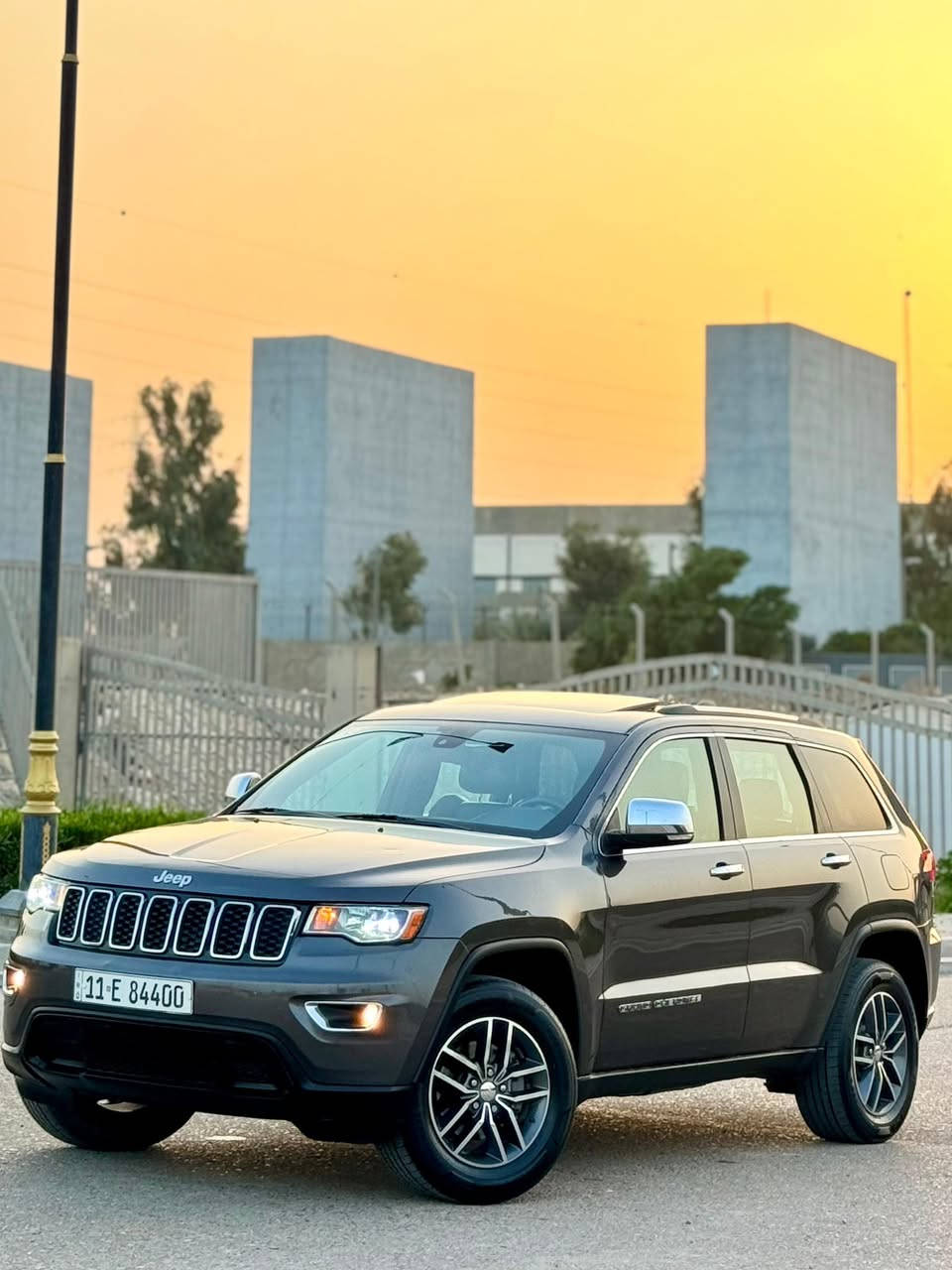 السلام عليكم 
جيب لاريدو 2018 رقم بغداد الجديد باسمي 
حادثه جاملغ وباب جهة اليمين
بدون دواخل 
شاصي ولغد مكفولات
السياره قطعه وحده 
كير ومحرك كفاله ولا برغي مفتوح بيهم 
فول مواصفات لمتد
تشغيل عن بعد
فتحتة سقف
جنطه كهرباء 
كشنات جلد وكهرباء وتدفئه
فور ويل 
دركة هيتر
فول تحكم استيرن
توقف الي 
رادار 360 درجه 
خزن ميموري
حساسات
شاشه كامرت خلفيه
اوتو هولد
مود درايف
قفل منحدرات
السياره عليه سيرفز كامل 
ولا كلوب بالدشبول مشتغل
جاهزه كير ومحرك وحداديه وتبريد وتدفئه
السعر 198 وبيه مجال 
عنواني بغداد 
متواجد واتساب 
***********
