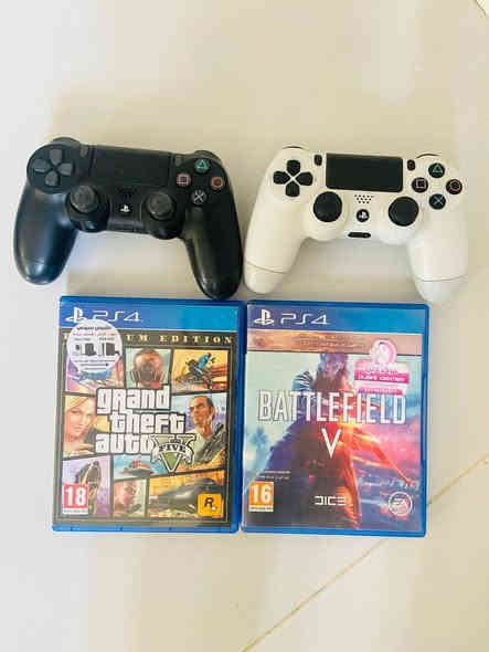 السلام عليكم
بلي 4 للبيع
الملحقات \ يدات 2 اصلي + يوبي اس + اقراص عدد 2 +جميع  توصيلات السعر 225 قفل مكاني ديالى
***********
