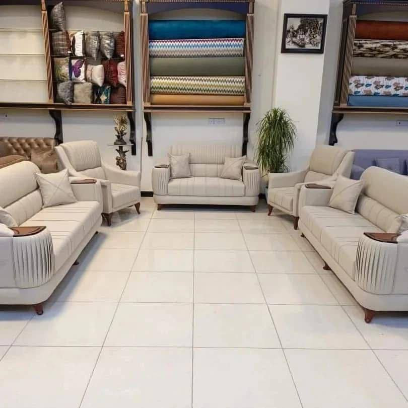 ✨تخم قنفات مودرن 2026.. عنوان الرقي والراحة! ✨
غير ديكور صالتك بأحدث الموديلات التي تجمع بين الأناقة والمتانة.
✅ المواصفات: قماش درجة أولى  إسفنج ضغط عالي 
ضمان: 3 سنوات.

"منزلك سيظل قطعة أثرية ثمينة 

السعر 10 مقاعد  550 الف 
 

توصيل داخل بغداد 10 اطراف 20المحافظات القريبة 50 المحافظات البعيدة 80 الف 

صنع عراقي  
أحدث التصاميم الفنية 
⭕️مواصفات العمل 
♦️اسفنج. مميز  اول
⭕️ الخشب جام روسي المقعد بلوك اسود
رجل عظم عاج 

❇️قياسات القنفات ❇️

العرض 75
190سم  القنفه الكبيرة ام ثلاث مقاعد 
150 سم القنفه الوسط ام مقعدين 
75 سم  الكرسي. 

جميع الالوان متوفره

تخم ويا 4كوشات فقط


**إذا كنت صاحب هذا الإعلان وتريد حذفه لأي سبب، رجاءا أرسل رسالة إلى الدعم الفني**